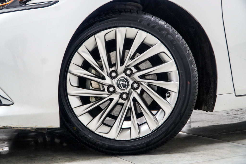 Used 2020 Lexus ES 300h Ultra Luxury FWD image 8