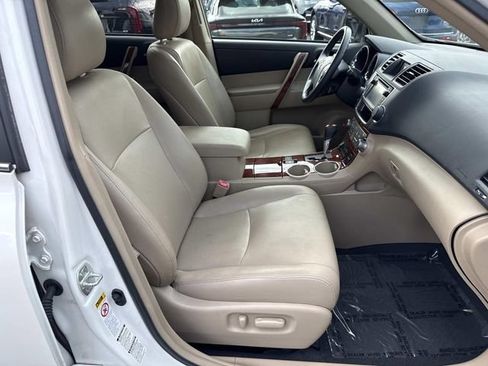 Used 2013 Toyota Highlander Limited AWD/4WD image 9