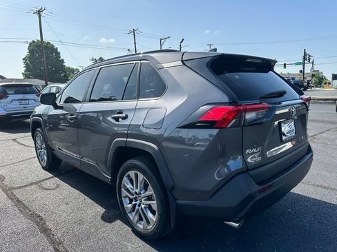 Used 2022 Toyota RAV4 XLE Premium AWD/4WD image 6