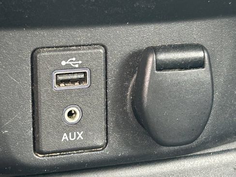 Used 2017 Nissan Rogue SV FWD image 16