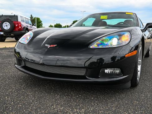 Used 2005 Chevrolet Corvette Coupe w/ Preferred Equipment Group RWD image 11