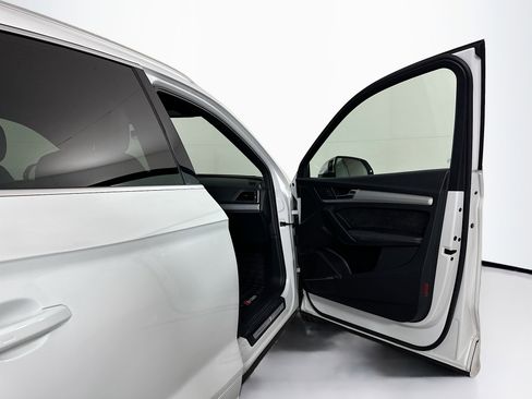 Used 2020 Audi SQ5 Premium Plus w/ Premium Plus Package image 34