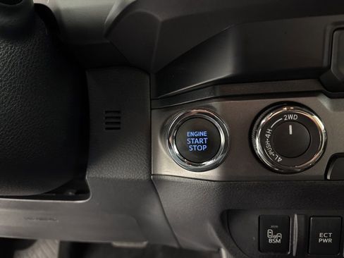 Used 2022 Toyota Tacoma TRD Off-Road w/ Technology Package image 32