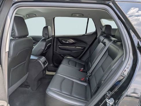 Used 2022 GMC Terrain SLT w/ Infotainment Package II FWD image 13