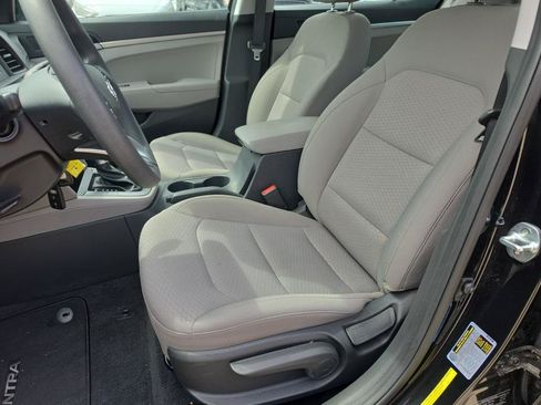 Used 2020 Hyundai Elantra SE FWD image 8