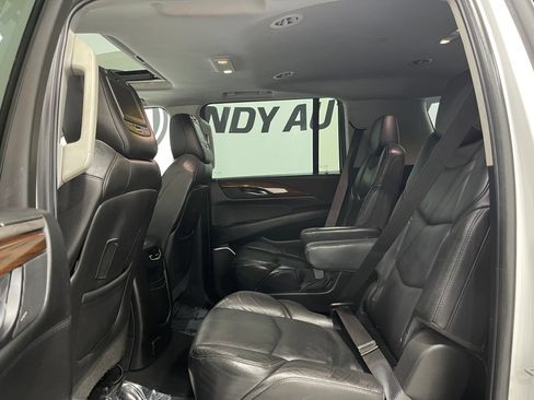 Used 2018 Cadillac Escalade ESV Luxury AWD/4WD image 30