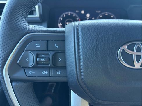 Used 2025 Toyota Tacoma TRD Sport image 16