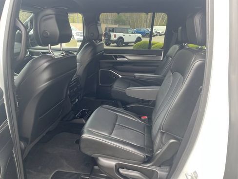 Used 2025 Jeep Wagoneer Series II w/ Convenience Group I AWD/4WD image 19