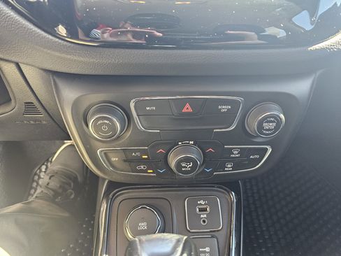 Used 2021 Jeep Compass Latitude image 22