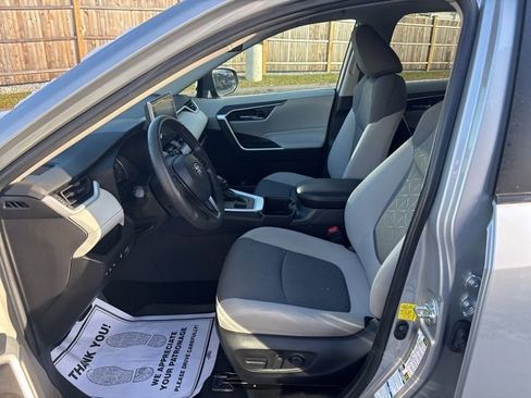 Used 2022 Toyota RAV4 XLE w/ Convenience Package image 17