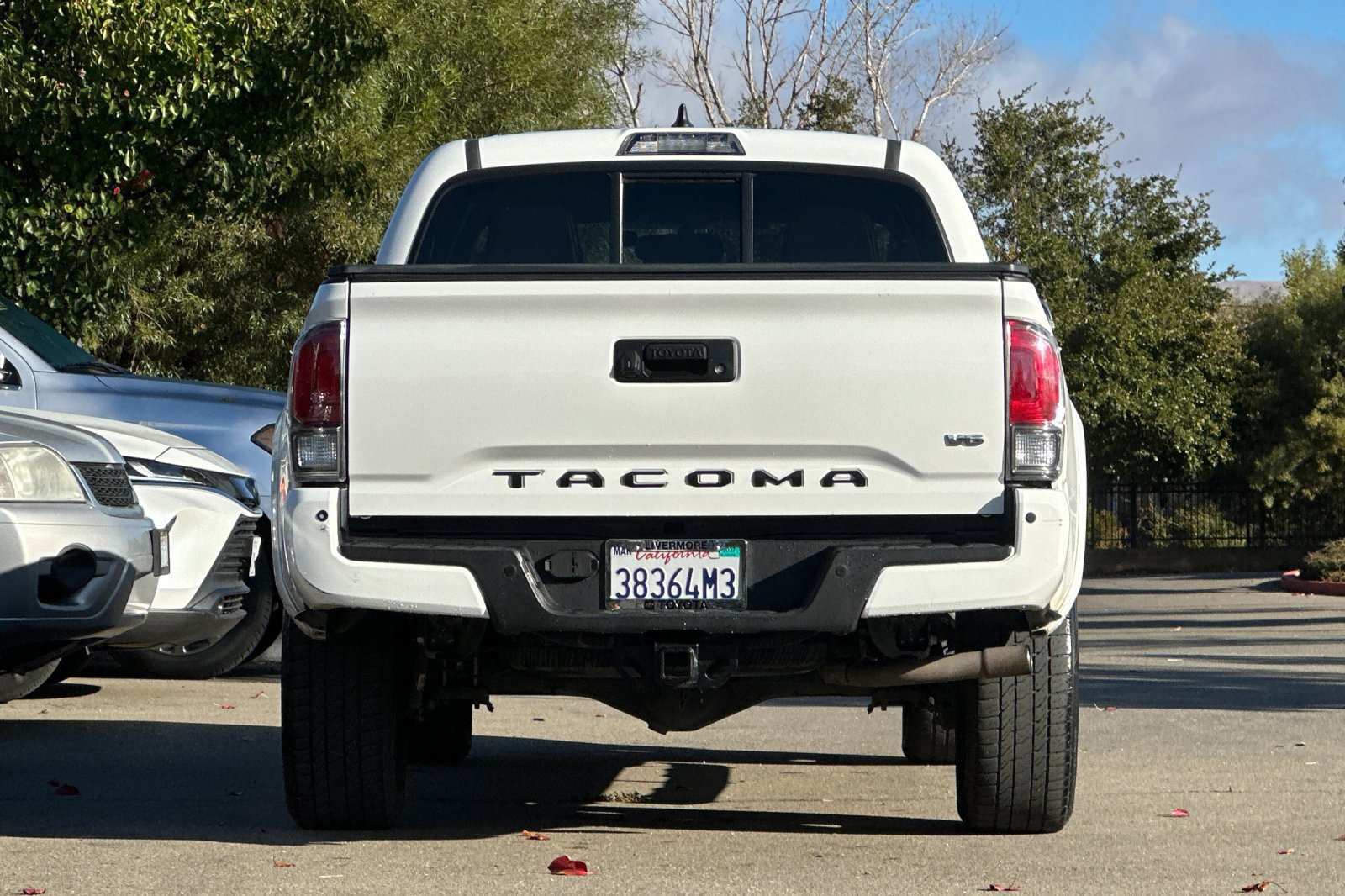 Used 2016 Toyota Tacoma Limited w/ Towing Package RWD image 5