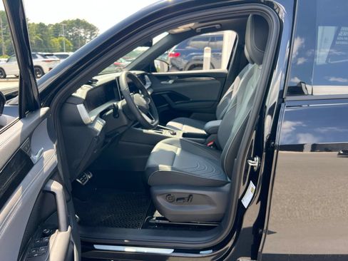 Certified 2026 Volkswagen Tiguan SE R-Line FWD image 26