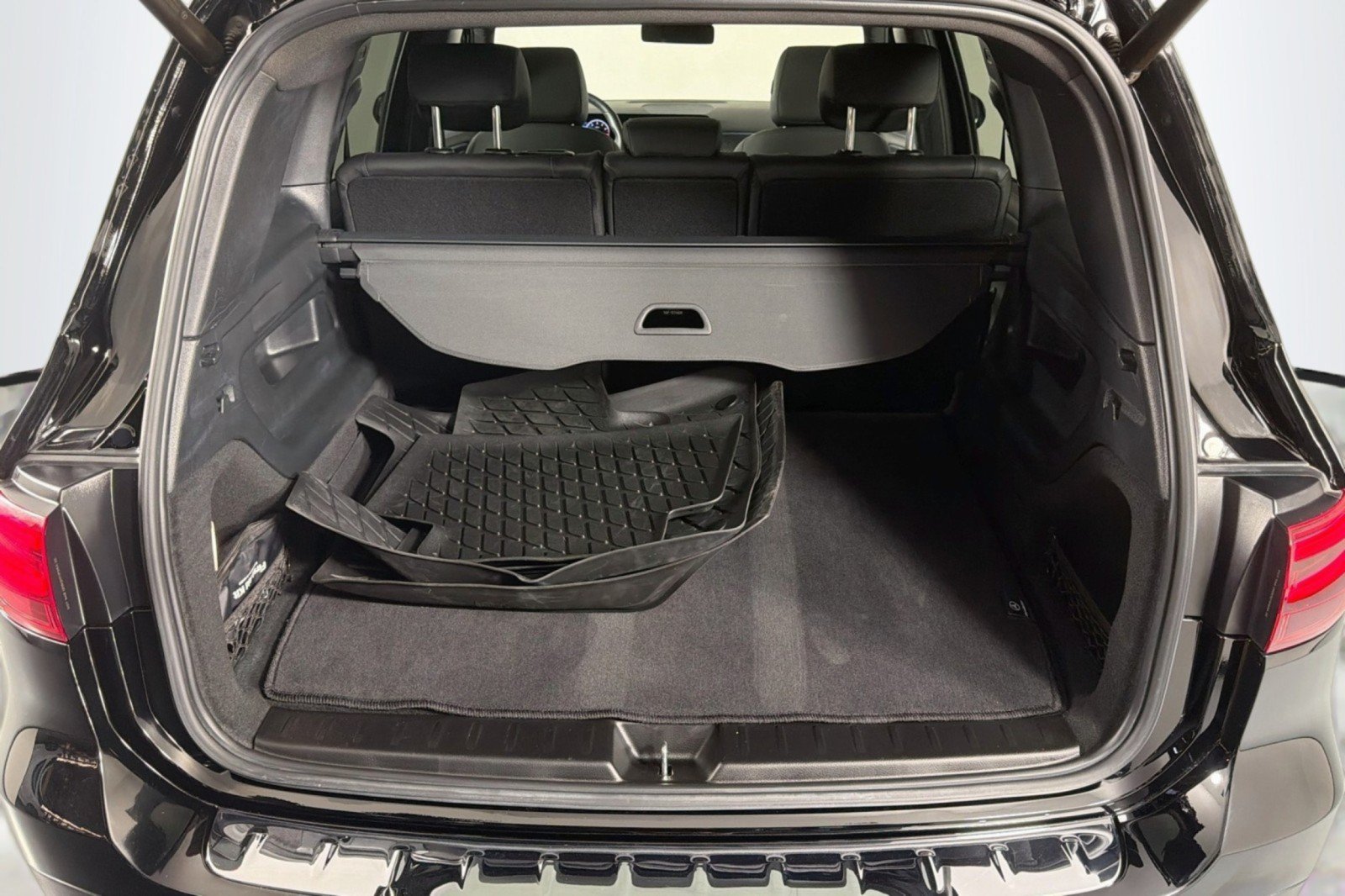 Used 2024 Mercedes-Benz GLB 250 4MATIC image 25