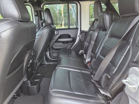 Used 2018 Jeep Wrangler Unlimited Sahara w/ Cold Weather Group image 19