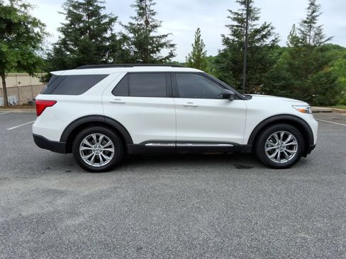 Used 2020 Ford Explorer XLT w/ Equipment Group 202A RWD image 4