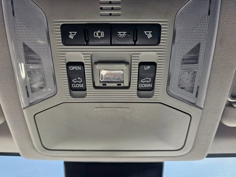 Used 2019 Toyota RAV4 XLE AWD/4WD image 25
