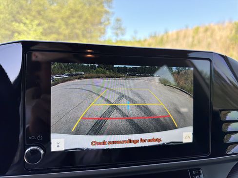 Used 2025 Toyota Camry SE FWD image 29