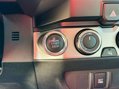 Certified 2023 Toyota Tacoma SR5 AWD/4WD image 8