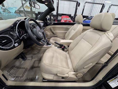 Used 2014 Volkswagen Beetle TDI image 16