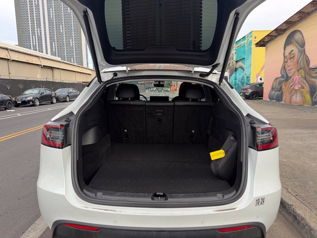 Used 2021 Tesla Model Y Long Range AWD/4WD image 18