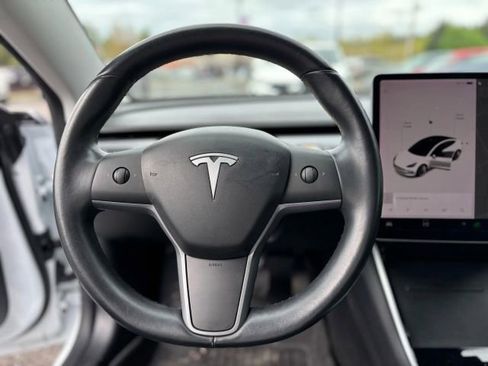 Used 2018 Tesla Model 3 Mid Range image 11