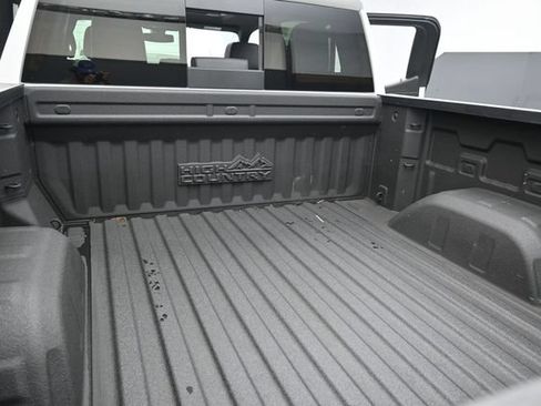 Used 2022 Chevrolet Silverado 1500 High Country AWD/4WD image 37