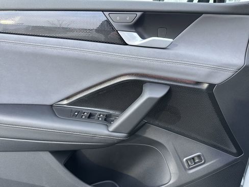 New 2026 Volkswagen Tiguan SE image 14