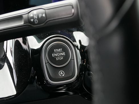 Used 2025 Mercedes-Benz GLA 250 image 17