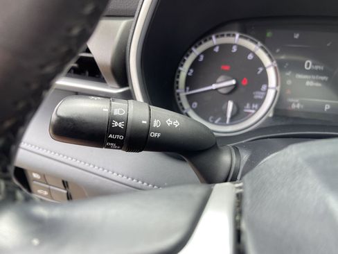 Used 2022 Toyota Highlander XLE AWD/4WD image 18