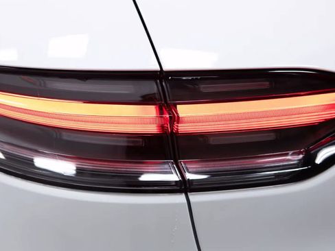 Certified 2026 Porsche Macan AWD/4WD image 19
