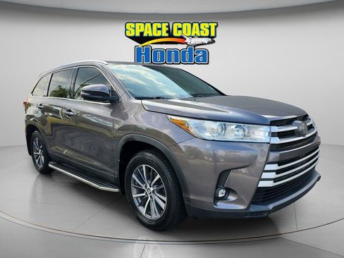 Used 2019 Toyota Highlander XLE AWD/4WD image 13