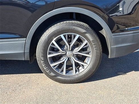 Used 2019 Volkswagen Tiguan SE w/ Panoramic Sunroof Package image 25