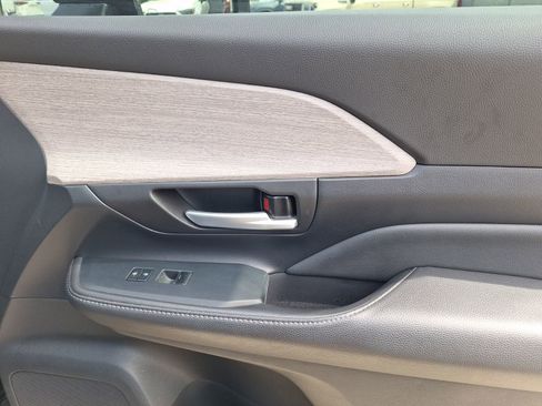 Used 2024 Toyota Grand Highlander Limited image 35