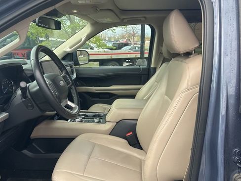 Used 2022 Ford Expedition XLT image 17