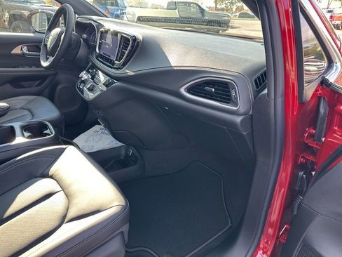 New 2026 Chrysler Pacifica Select image 54