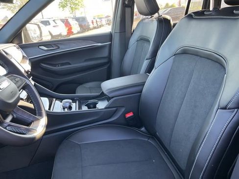 New 2026 Jeep Grand Cherokee Altitude AWD/4WD image 8
