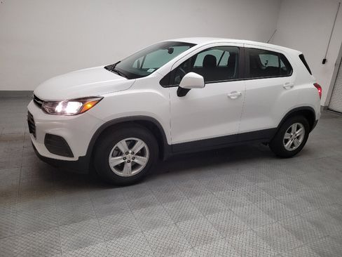 Used 2021 Chevrolet Trax LS FWD image 2