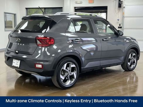 Used 2025 Hyundai Venue SEL FWD image 6