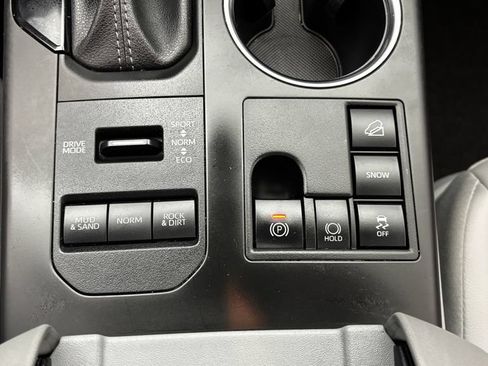 Used 2023 Toyota Highlander XLE AWD/4WD image 27