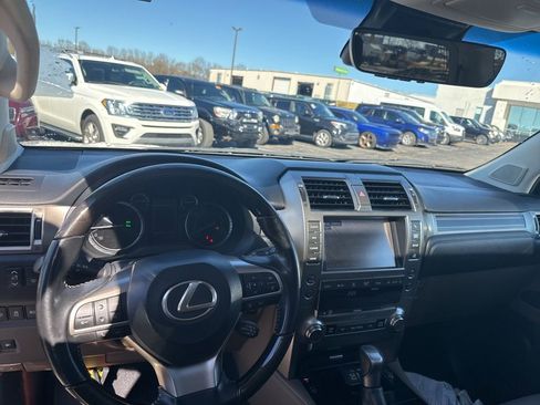Used 2020 Lexus GX 460 Premium w/ Premium Package image 23