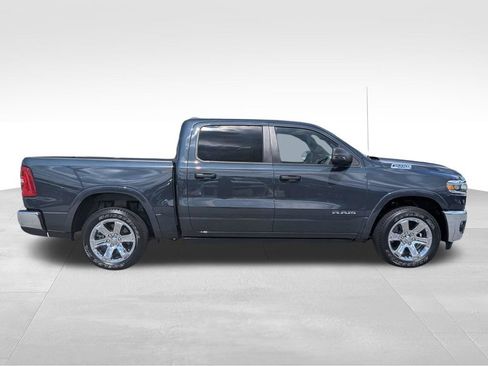 Used 2025 RAM 1500 Big Horn AWD/4WD image 3