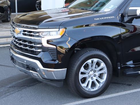 Used 2025 Chevrolet Silverado 1500 LTZ w/ LTZ Convenience Package II AWD/4WD image 6