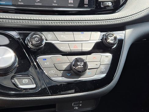 New 2026 Chrysler Pacifica Select image 29