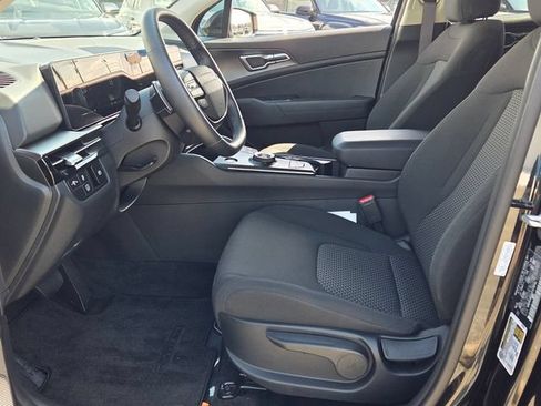 Used 2026 Kia Sportage LX FWD image 5