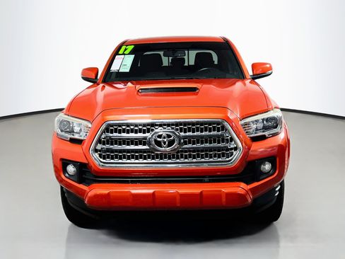 Used 2017 Toyota Tacoma TRD Sport w/ Premium & Technology Package RWD image 11