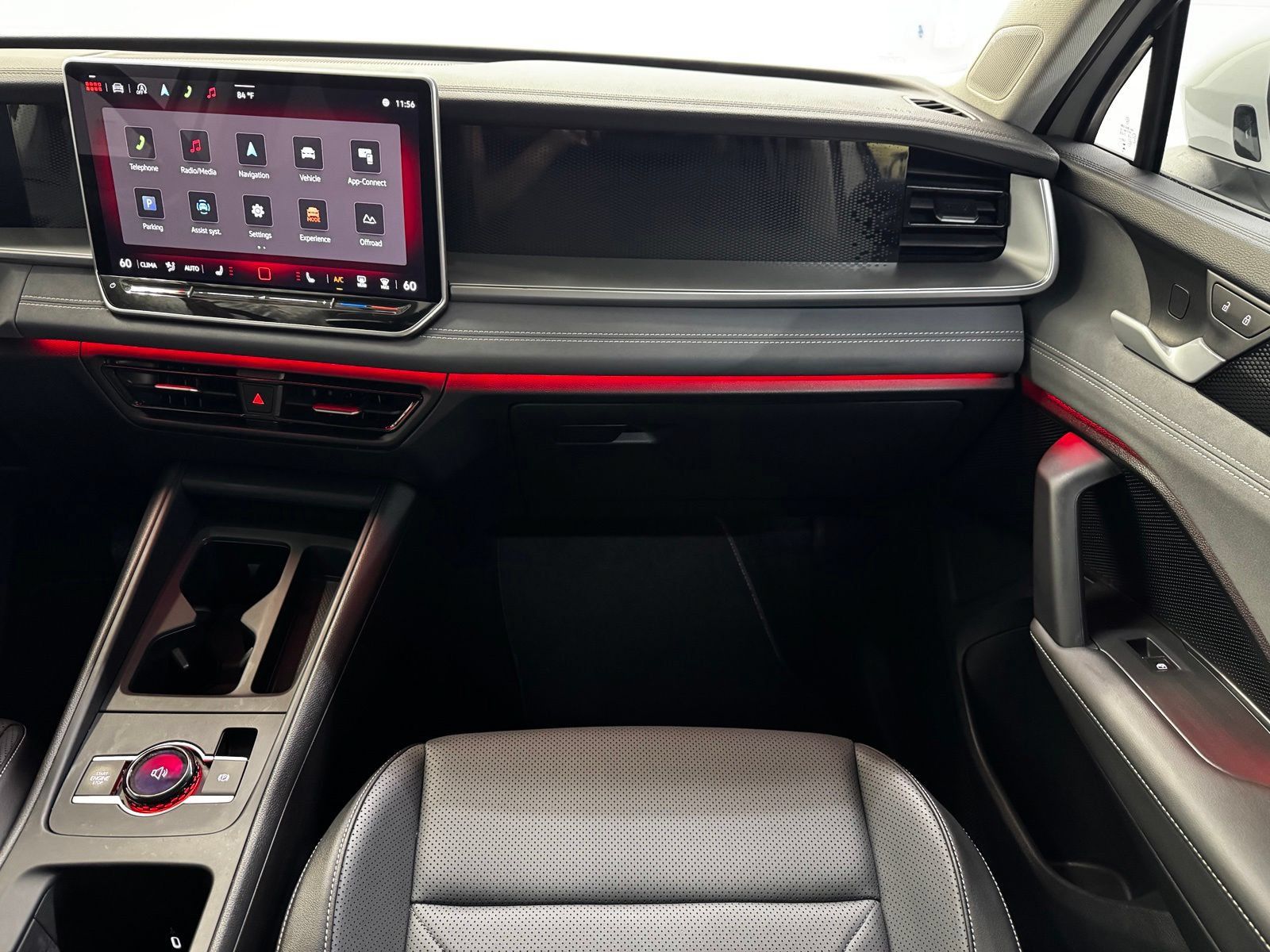 Used 2025 Volkswagen Tiguan SE AWD/4WD image 18