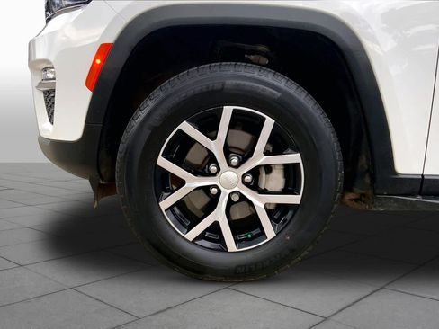 Used 2024 Jeep Grand Cherokee Limited w/ Trailer Tow Package RWD image 11