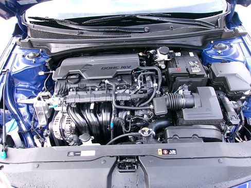 Used 2025 Hyundai Elantra SEL image 9