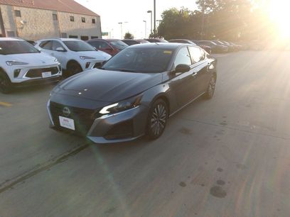 Used 2024 Nissan Altima 2.5 SV
