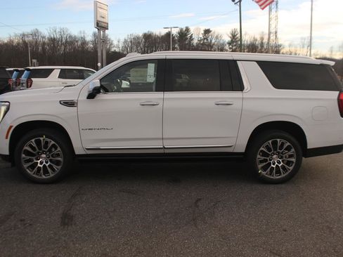 New 2026 GMC Yukon XL Denali w/ Sun & Power Step Package AWD/4WD image 4
